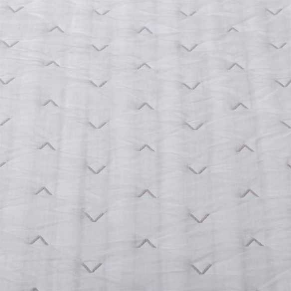 DETALLE COLCHA DE VERANO GRIS