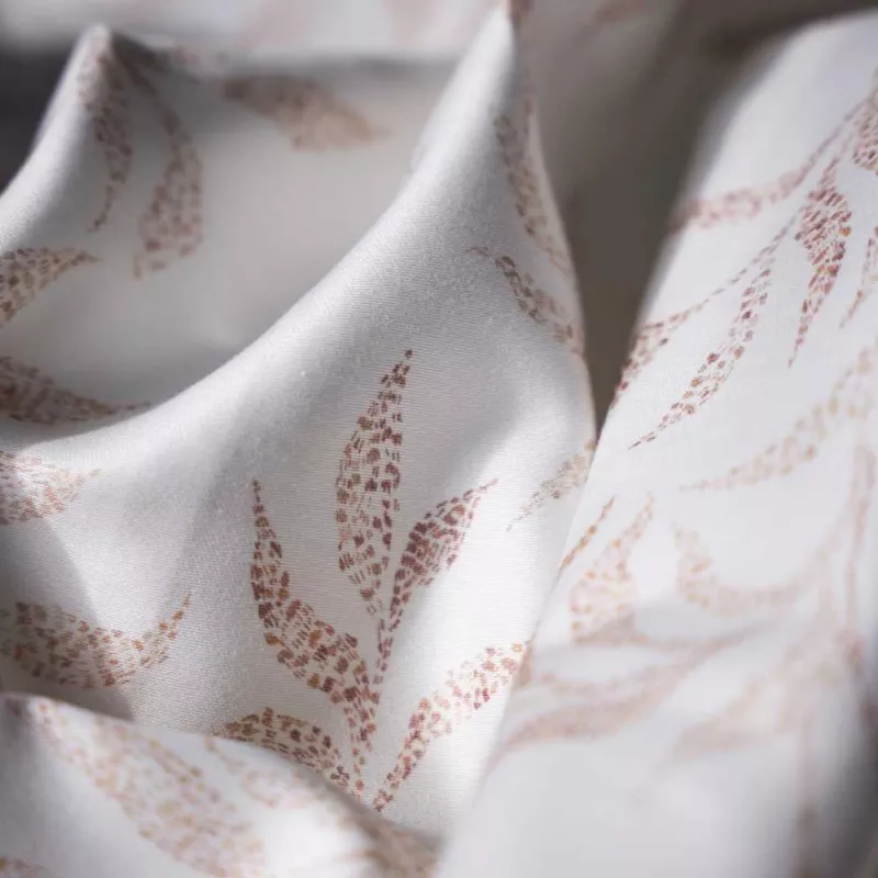 juego de cama beige con bajera