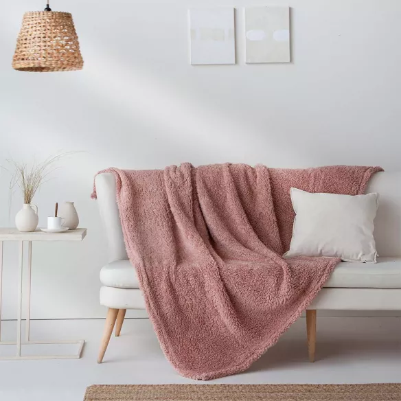 manta plaid color nude suave y agradable al tacto